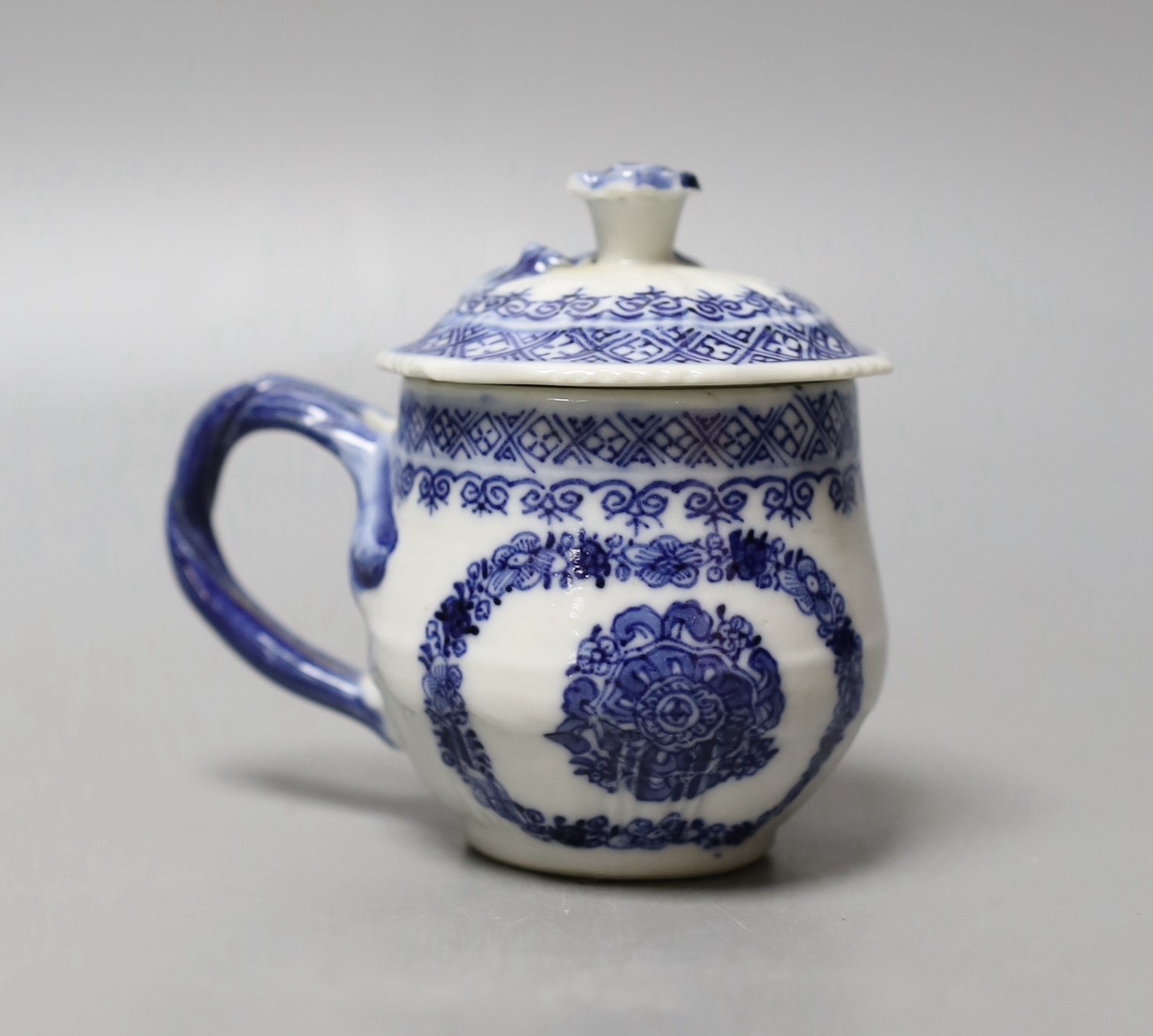 Chinese custard cup and cover painted in under-glaze blue with stylised flowers - 9cm tall